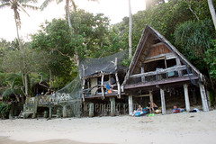 tisa's barefoot bar & beach