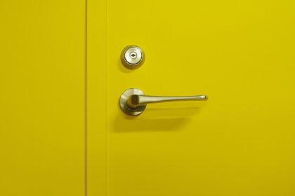 Risumiru - Yellow door