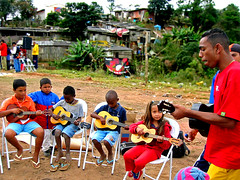 Bruno, our youngest youth mentor gives lessons to kids from Sitio Joaninha